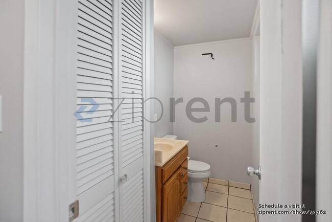 Building Photo - 3350 Pepper Tree Ln