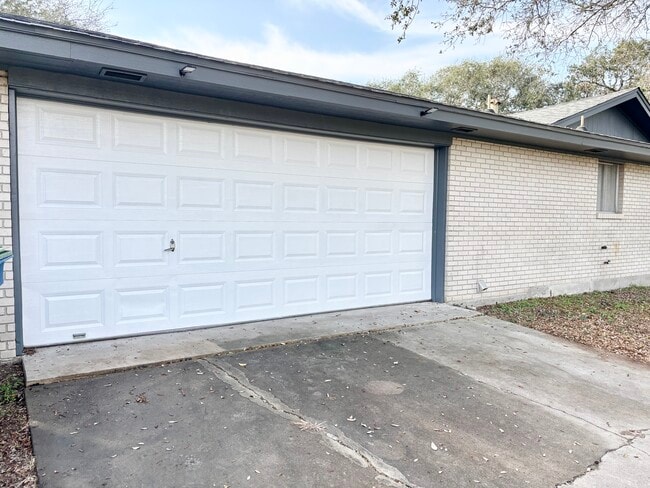 Building Photo - 126 Fulton Pl