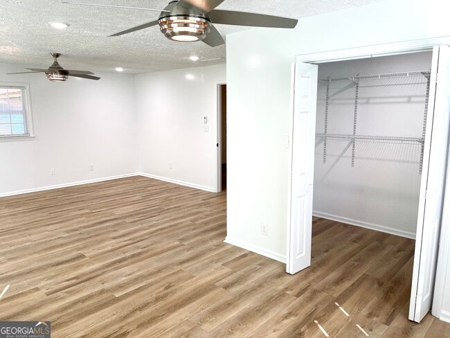 Building Photo - 165 Fieldstone Dr