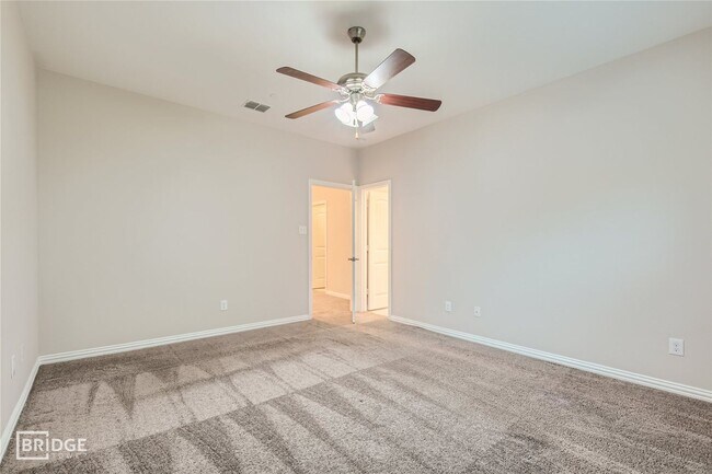 Building Photo - 1313 Lakecrest Ln