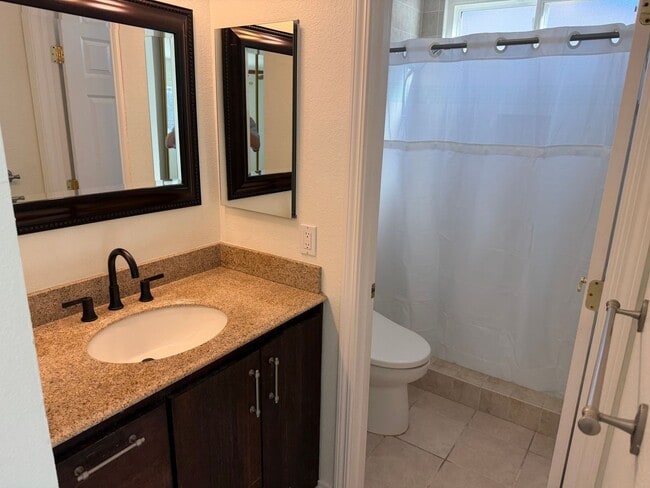 Building Photo - 3 bedroom/2 bath single family home for lease