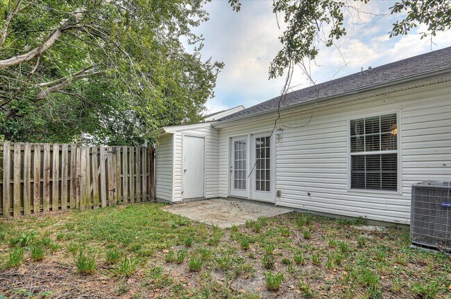 Building Photo - 2 Bedroom 2 Bathroom Townhouse