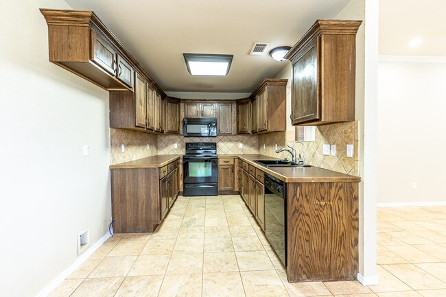 Building Photo - Cute 3 bedroom 2 bath in Frenship School District
