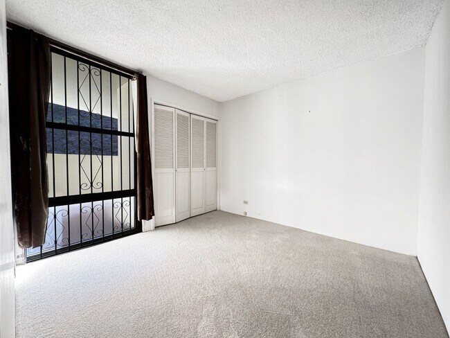 Building Photo - Cat Friendly Hawaii Kai Condo with Panoram...