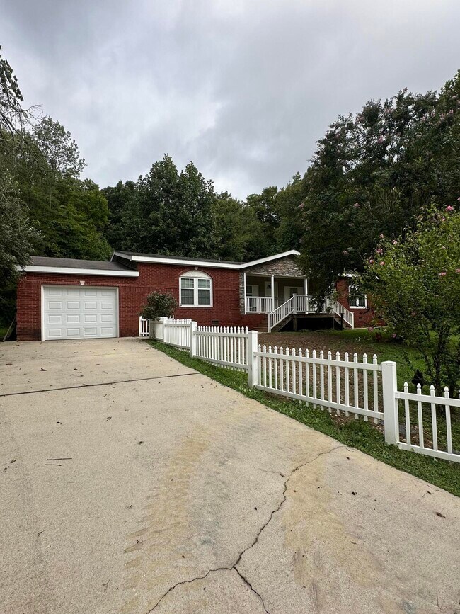 Building Photo - 3011 Ryans Creek Rd
