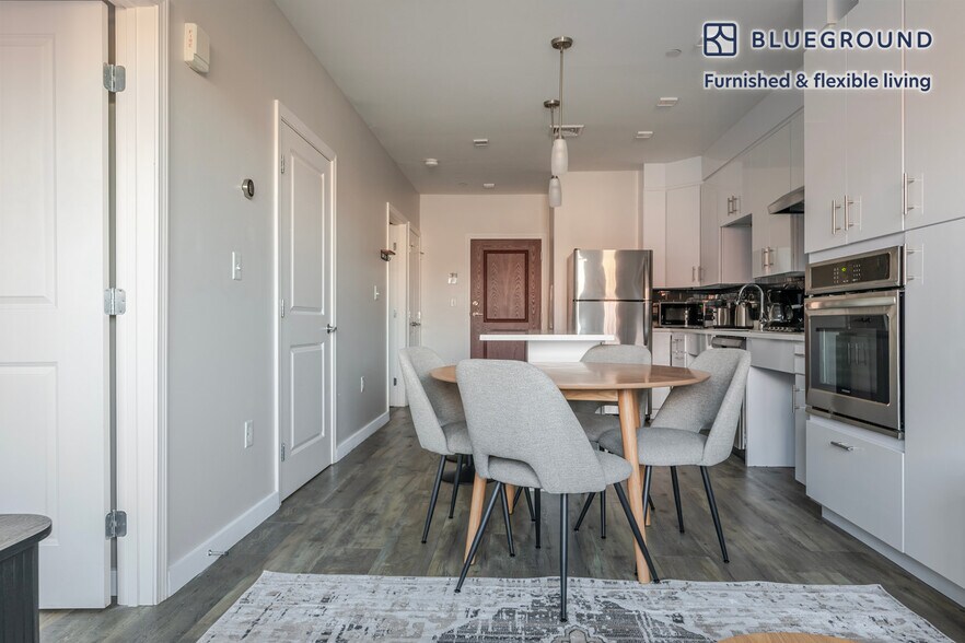 Building Photo - 10 Essex St