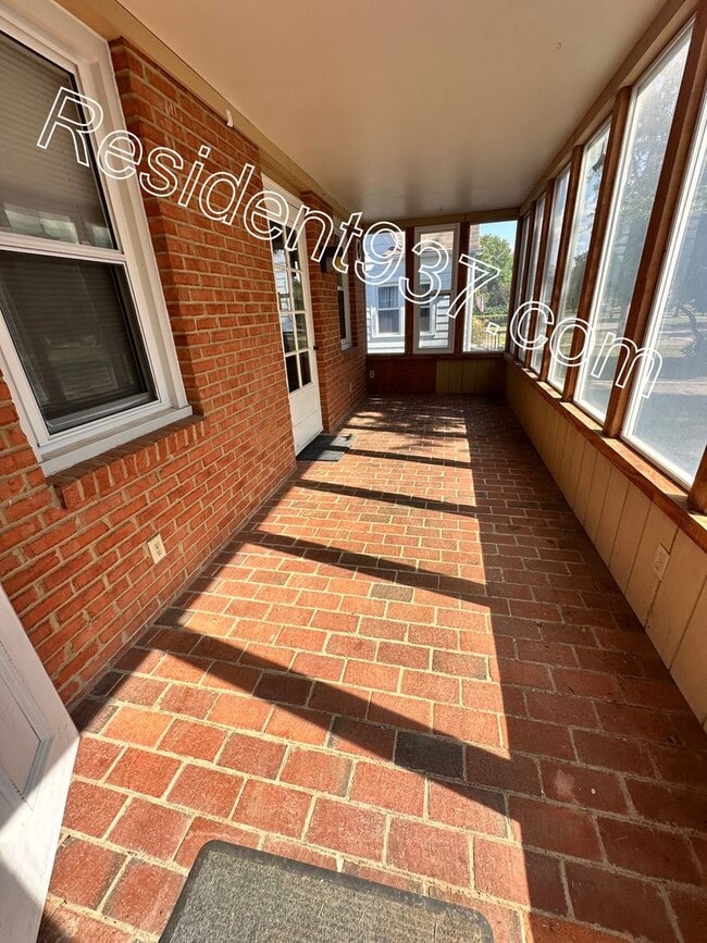 Building Photo - 2 Bed 1 Bath