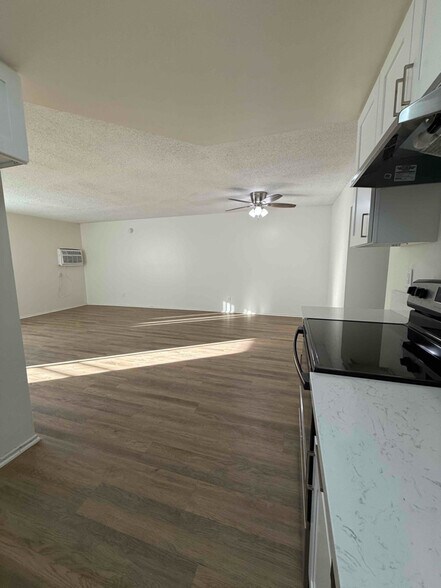 Building Photo - 1400 Peckham St