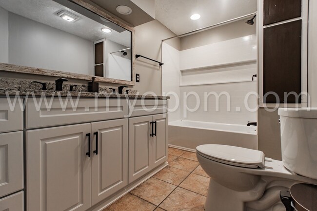 Building Photo - Completely Remodeled! 3 Bedroom / 3 Bathro...