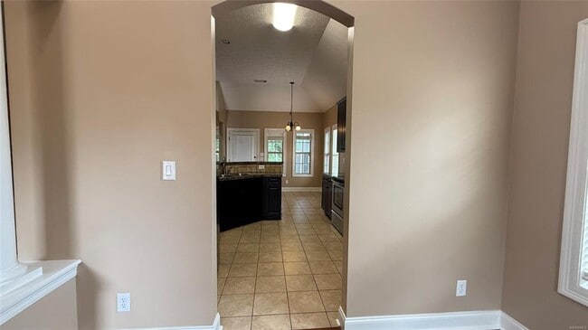 Building Photo - 703 Kingsley Dr