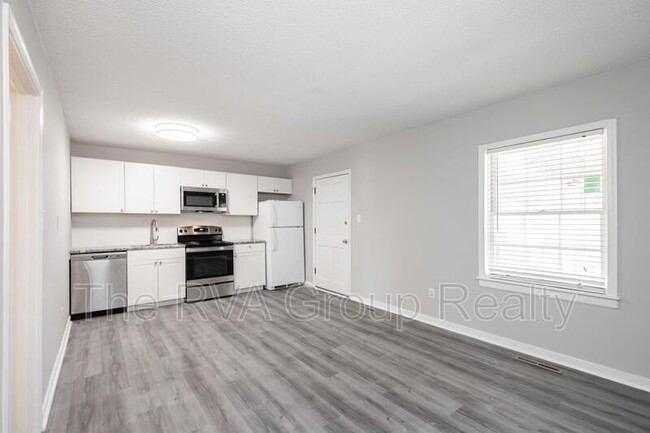 Building Photo - 3807 Woodlawn St