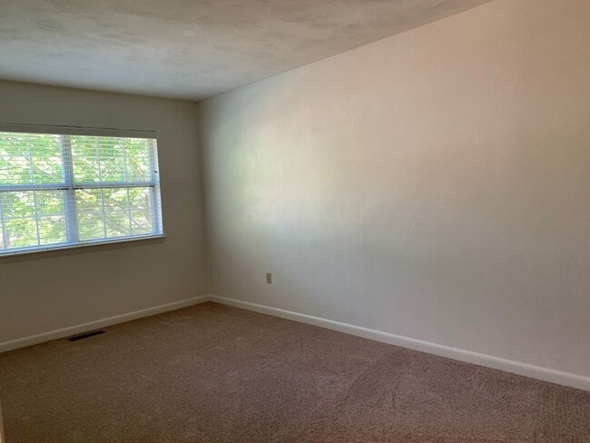 Building Photo - 418 Marlington St
