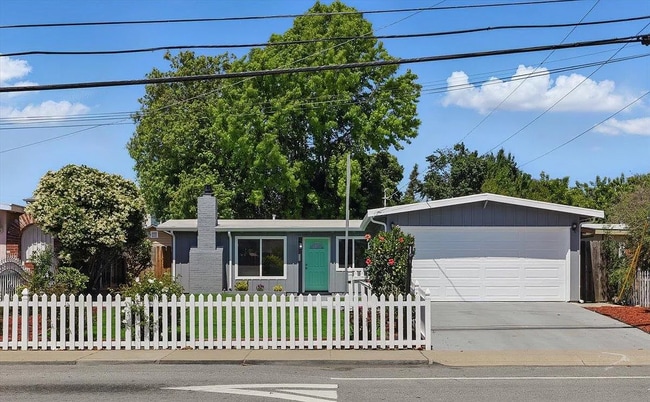 Building Photo - 40446 Davis St