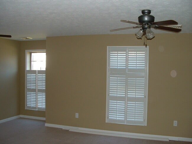 Building Photo - 3 Bed Condo Specially Priced at $1,199/BR (Was $1,490)