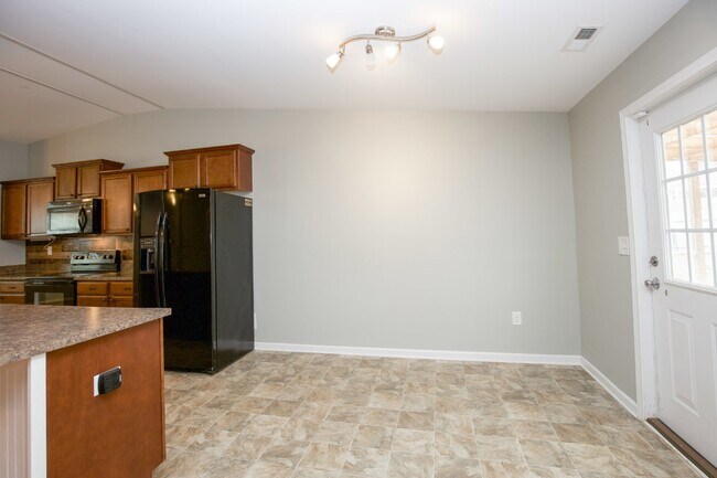 Building Photo - "Charming 3 Bed, 2 Bath Home in Spring Lak...