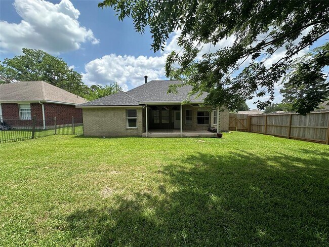 Building Photo - 243 Fantasy Ln