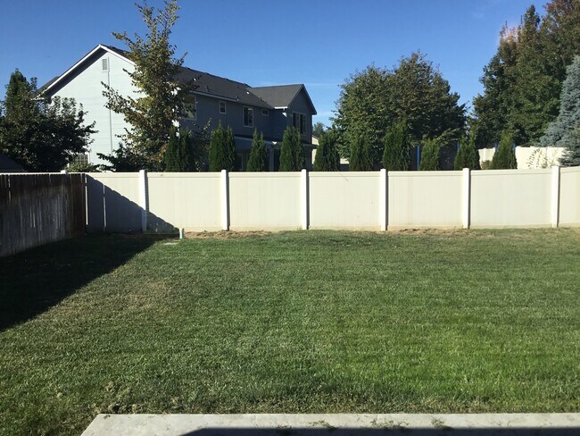 Building Photo - Beautiful & Spacious Four Bedroom Meridian Home!!!