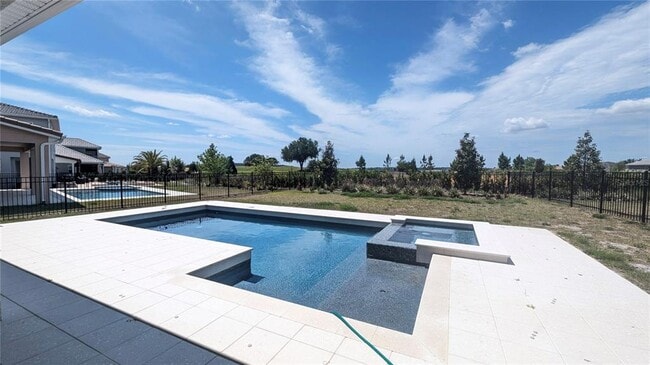 Building Photo - 15614 Vetta Dr