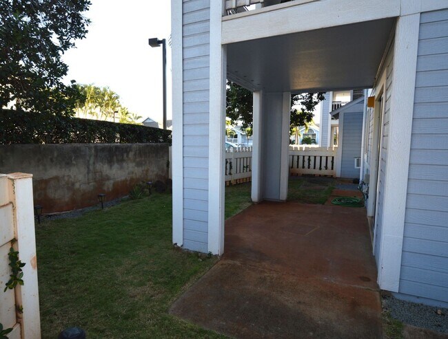 Building Photo - Parkview at Waikele - Ground floor Townhouse 2 bedrooms, 2 baths with 2 parking Avail 2/1/25