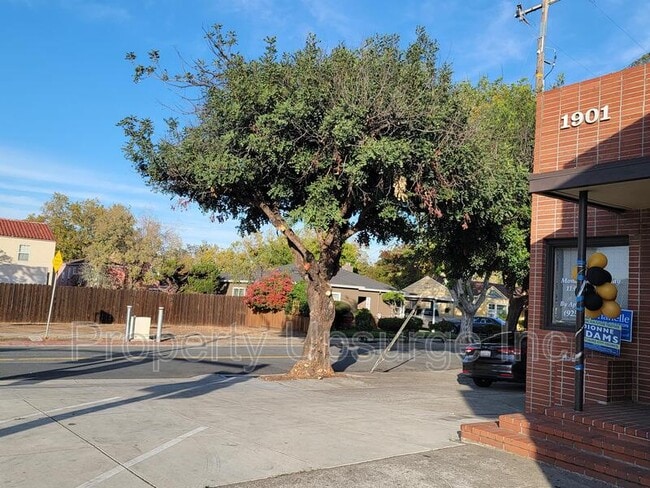 Primary Photo - 1901 Railroad Ave