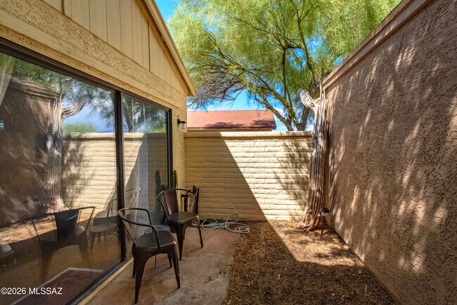 Building Photo - 2549 N Palo Santo Dr