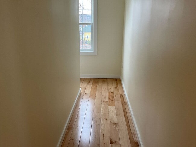 Building Photo - 90 Elm St