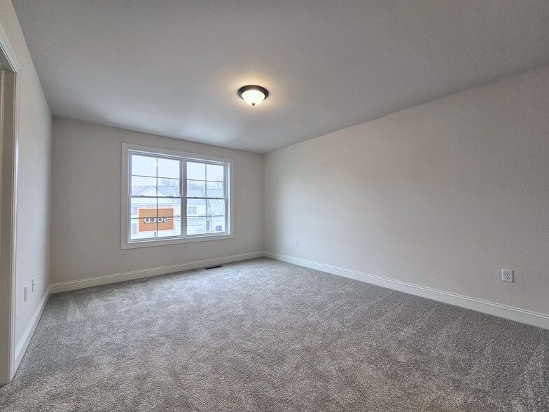 Building Photo - 121 Magnolia Dr