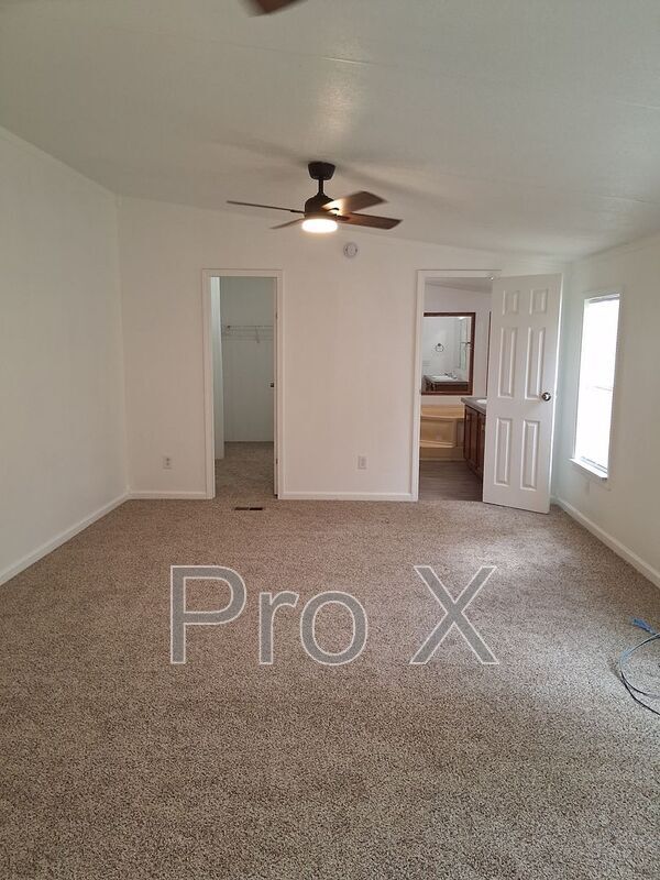 Building Photo - 910 Sands Rd