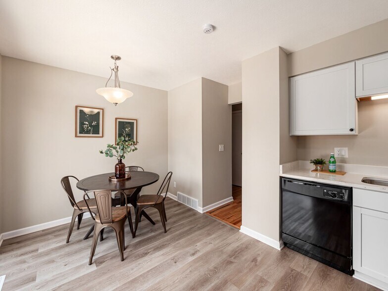 Building Photo - 1766 Willoway Cir S