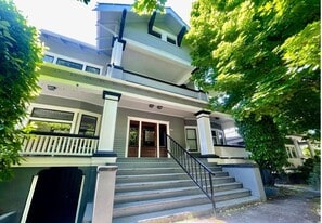 Building Photo - 1814 SE Madison St