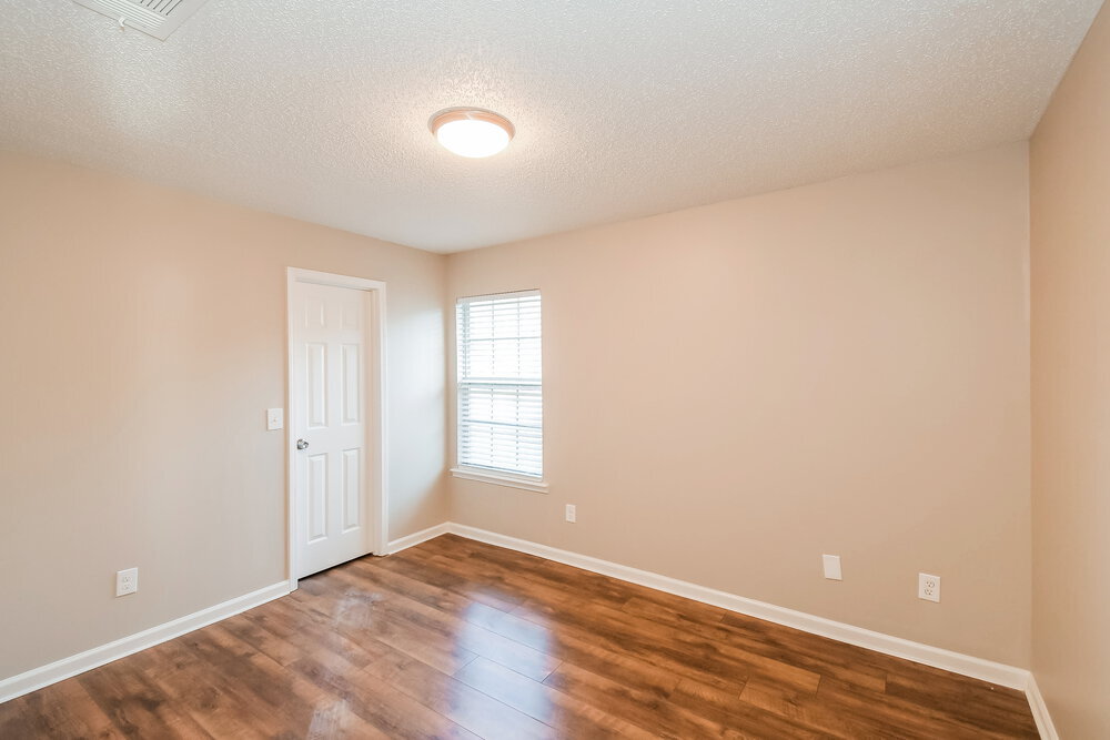 Building Photo - 11180 Barbizon Cir E