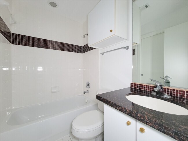 Building Photo - 2605 Calumet St