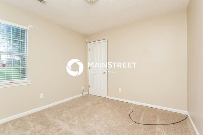 Building Photo - 3 Bedroom Pet-Friendly Home in Hampton, GA with Main Street Renewal