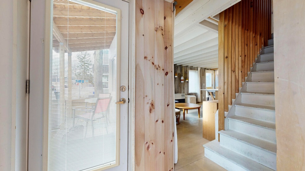 Building Photo - 42 Evergreen Ave