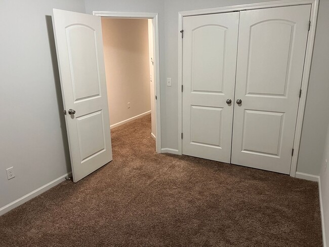 Building Photo - 3/2 Condo in Gated Community near Downtown...