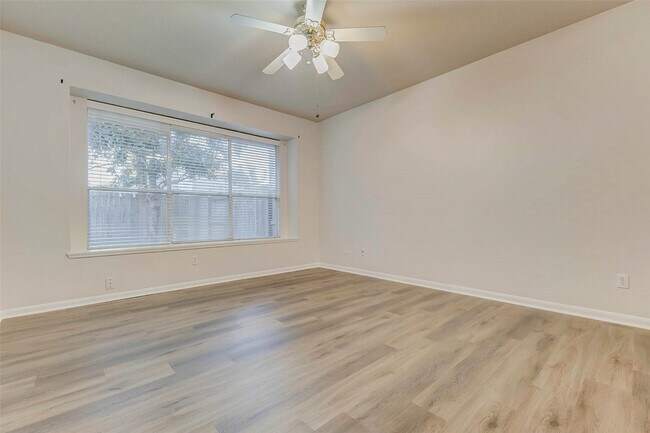 Building Photo - 10210 Thornmont Ln