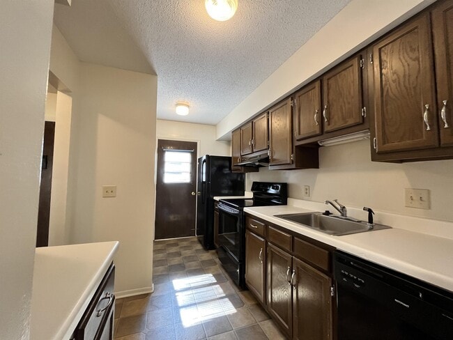 Building Photo - 901 Olmstead Dr