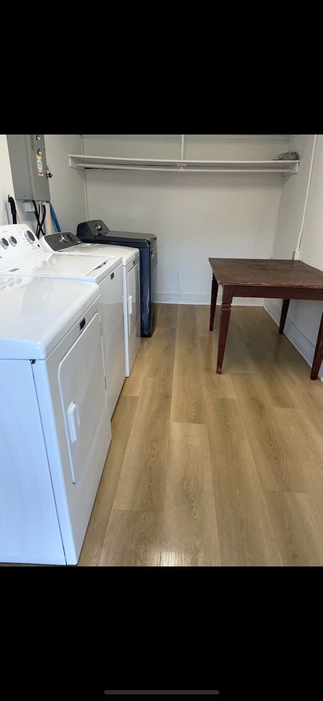 Building Photo - 724 S 4th St