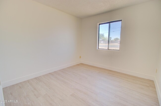 Building Photo - 518 W Battaglia Rd