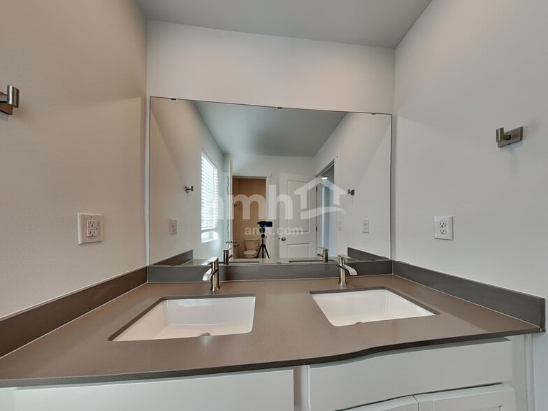 Building Photo - 5126 Turnstone St SE