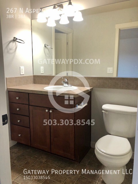 Building Photo - 267 N Aspen St