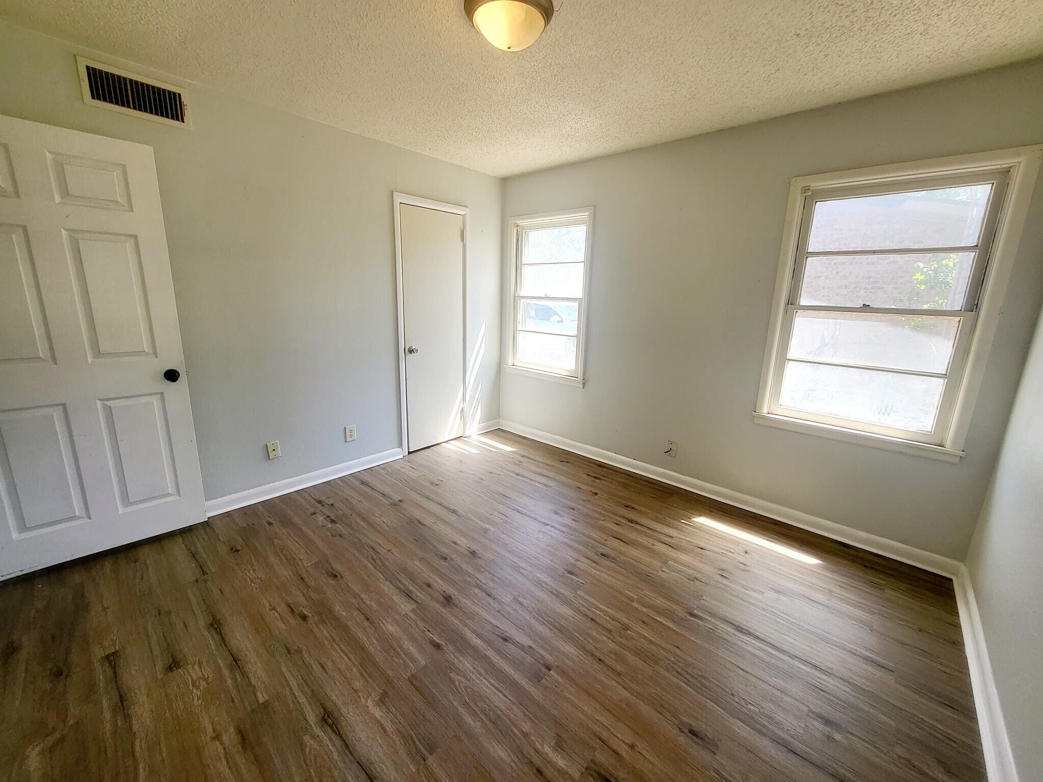 Building Photo - 3789 Sunset Ave