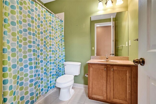 Building Photo - 2057 SE Avon Park Dr