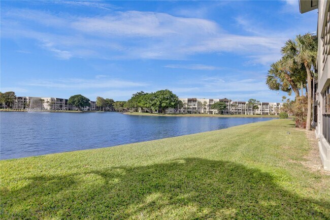 Building Photo - 1524 Whitehall Dr
