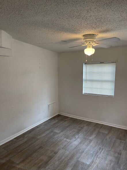 Building Photo - 8722 N Brooks St