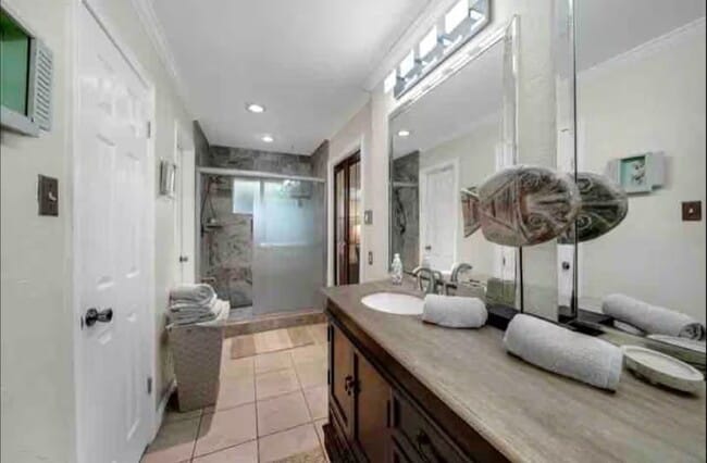 Building Photo - 2526 Creekway Cir