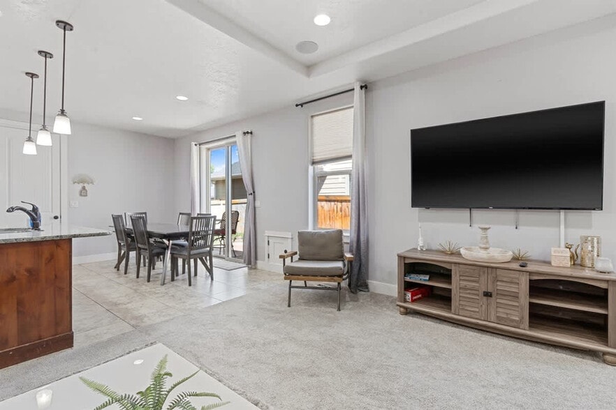 Building Photo - 2965 N LeBlanc Way