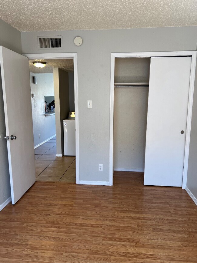 Building Photo - 920 San Pedro Dr SE