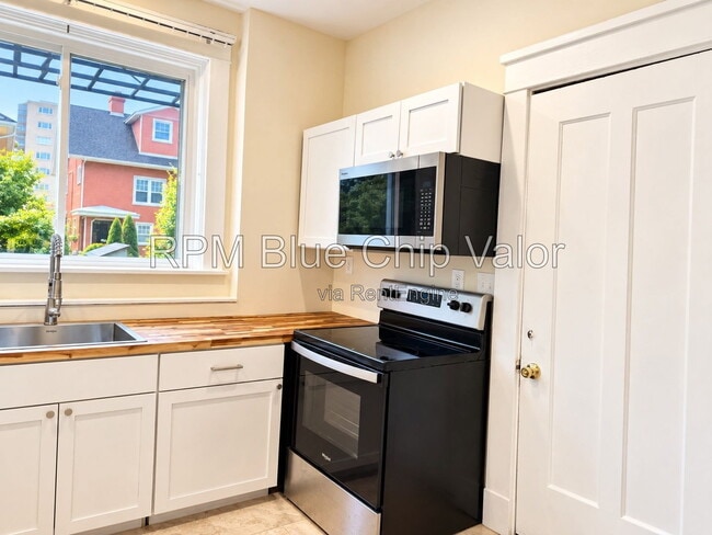Building Photo - 2515 Hackberry St