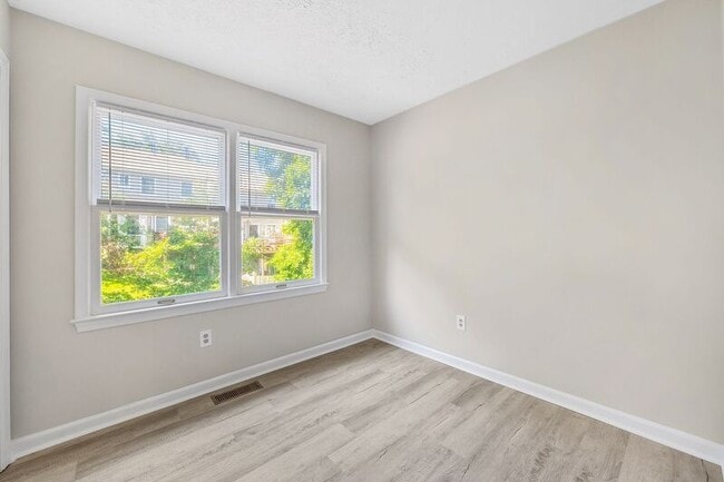 Building Photo - 439 Wynridge Dr